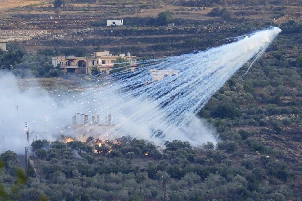 Israel launches missile attack on Lebanon, risking the region being `engulfed in fire` 0