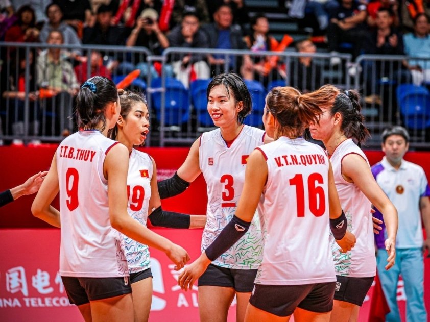 Thanh Thuy scored points 'like a machine', Vietnamese women's volleyball created a miracle at the continent's famous sporting event 4