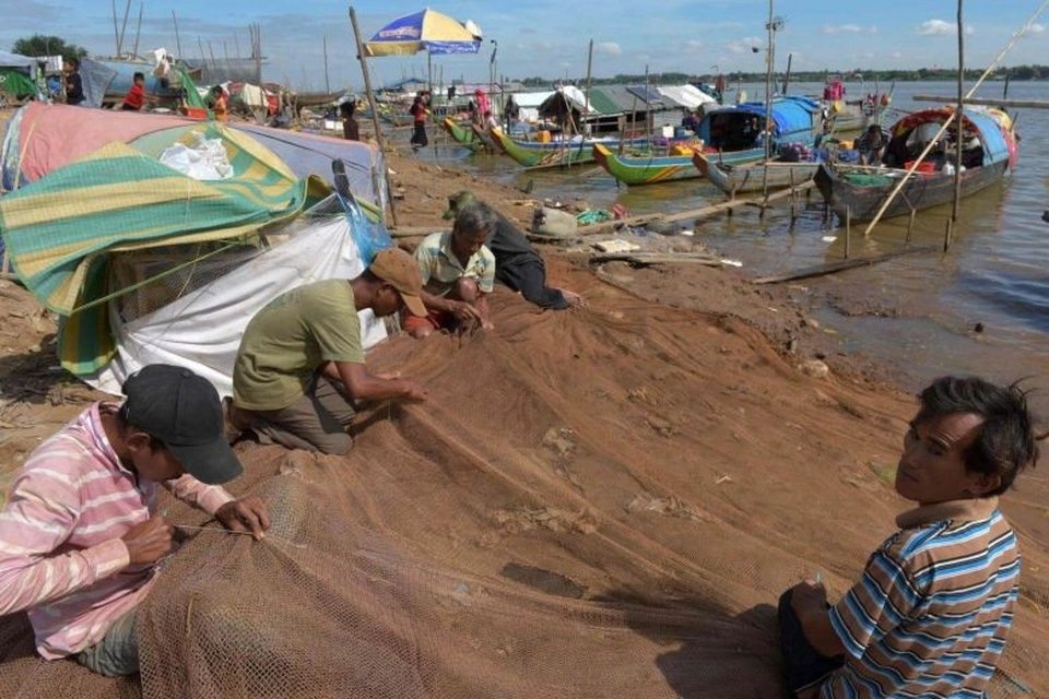 Cambodian fishermen are suffering because of the Chinese hydroelectric dam on the Mekong River 0